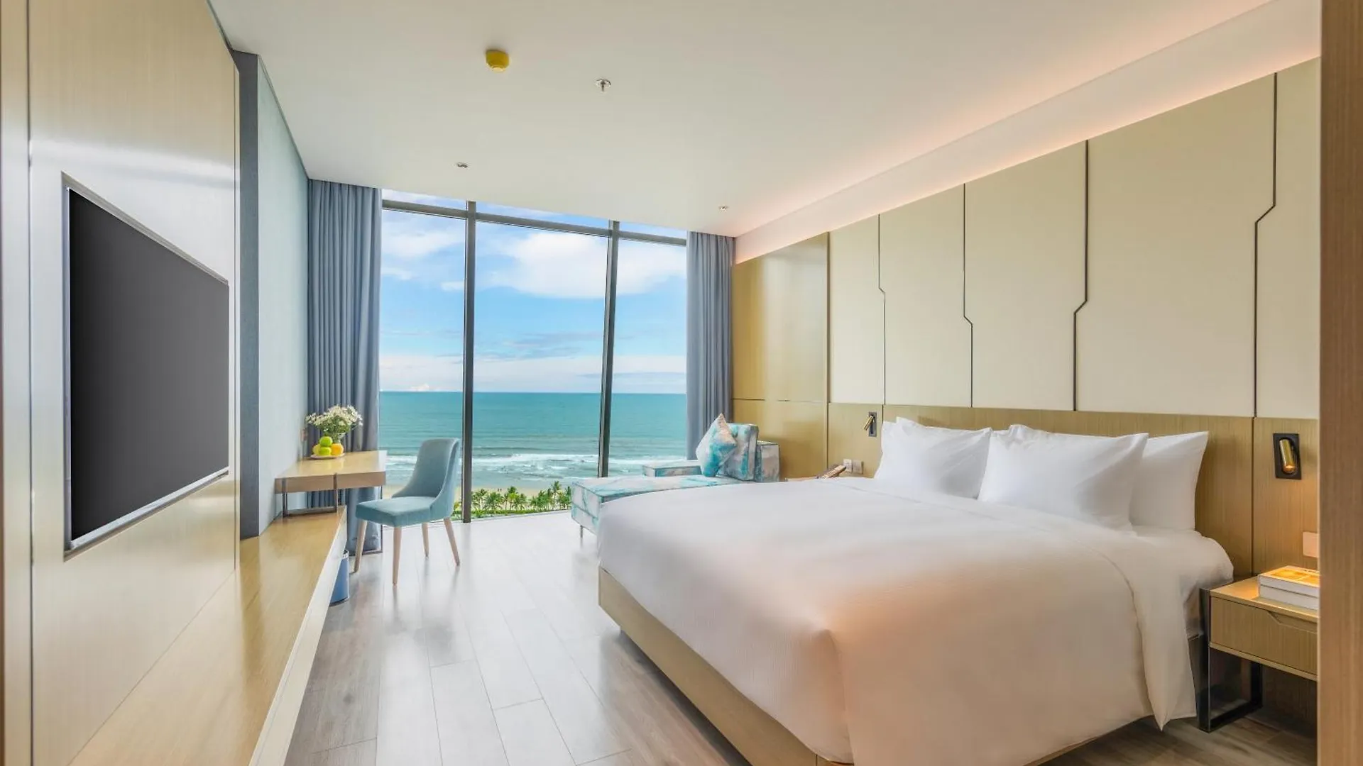 Awaken Da Nang Hotel