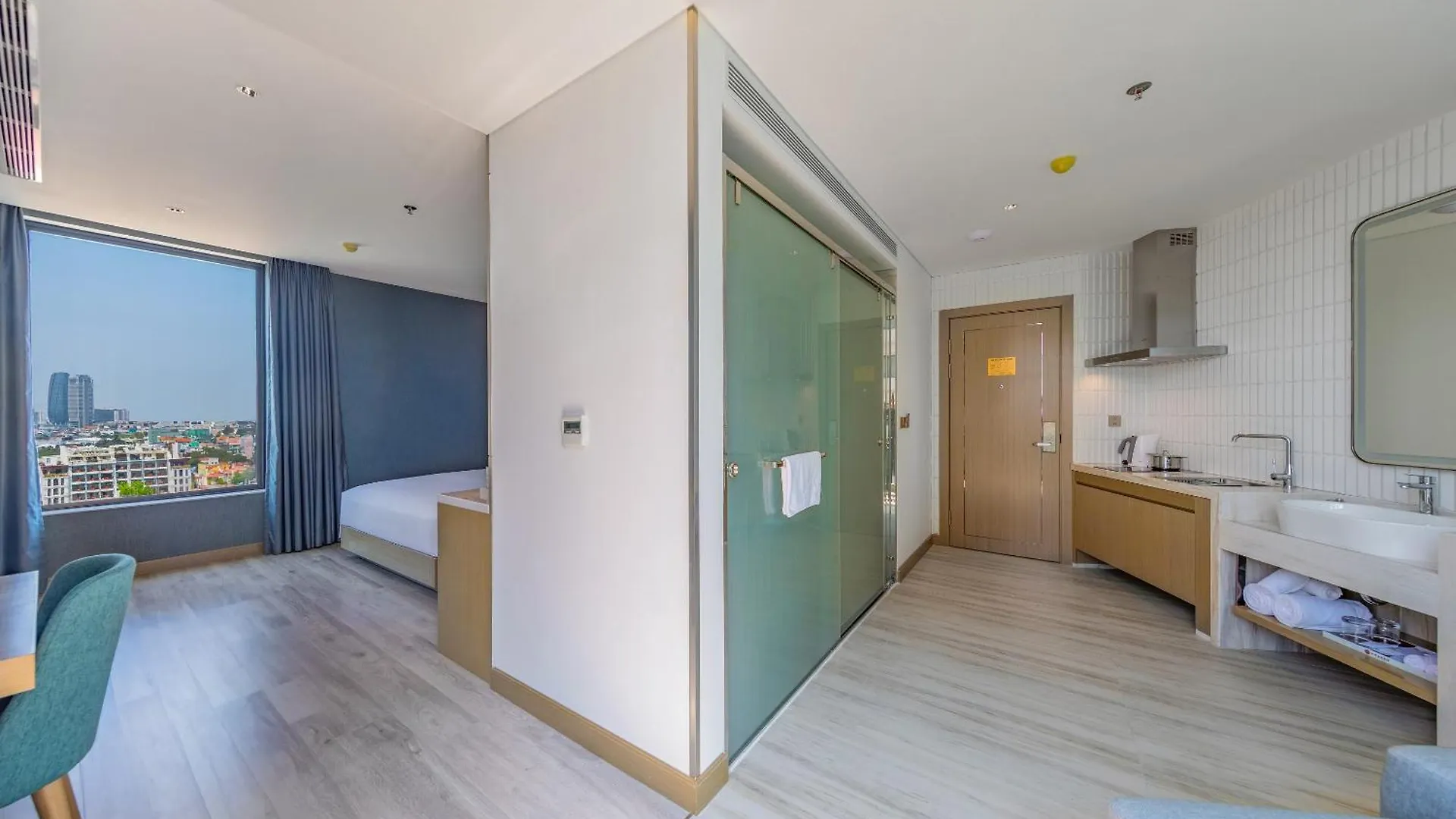 Awaken Da Nang Hotel