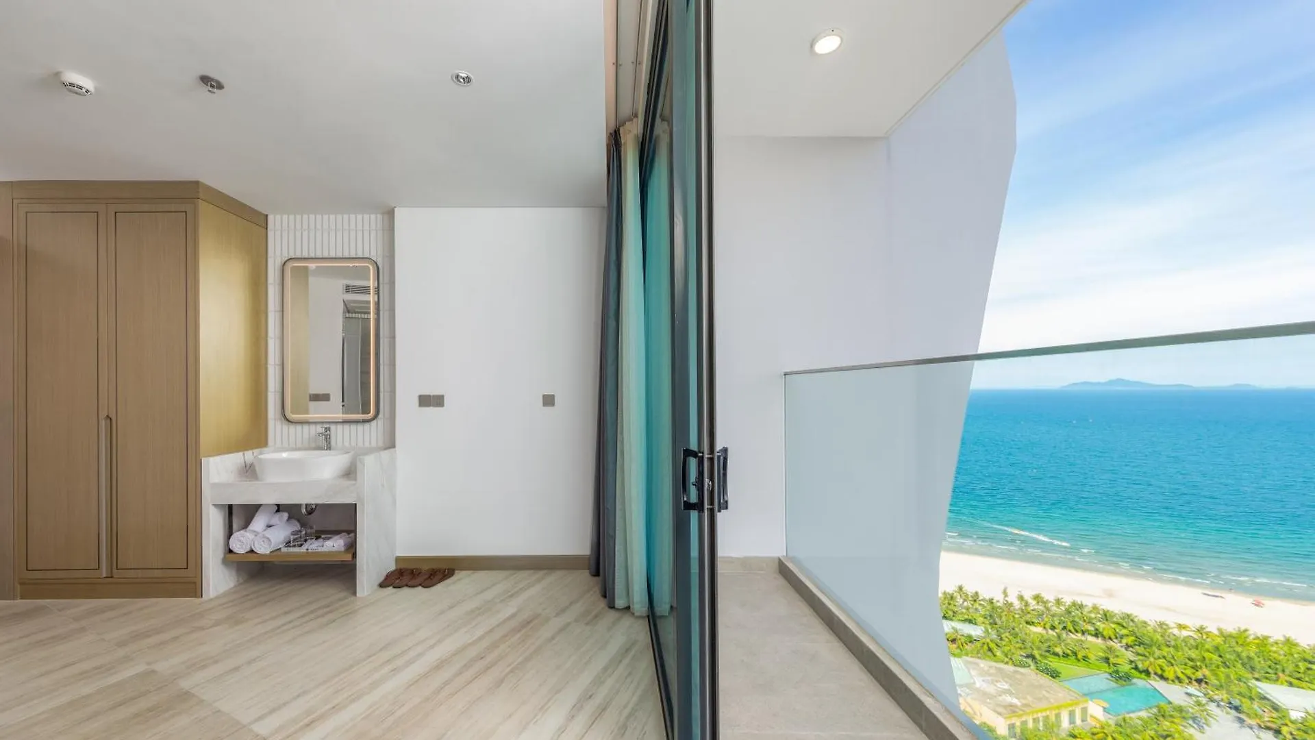 Awaken Da Nang Hotel 5*,  Vietnam