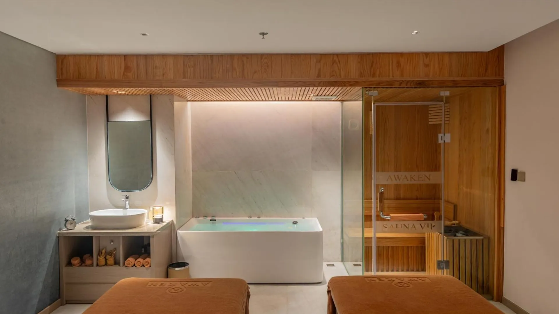 Awaken Da Nang Hotel