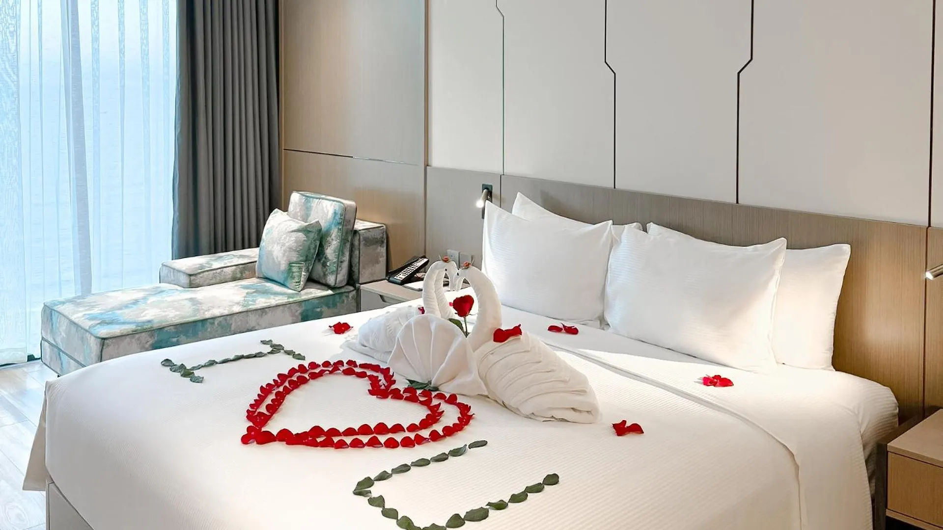 Awaken Da Nang Hotel