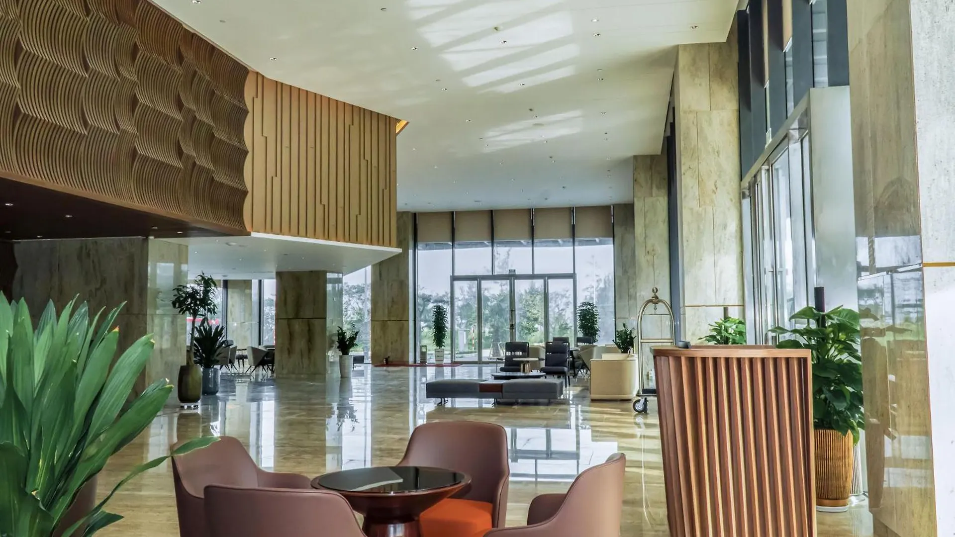 Awaken Da Nang Hotel