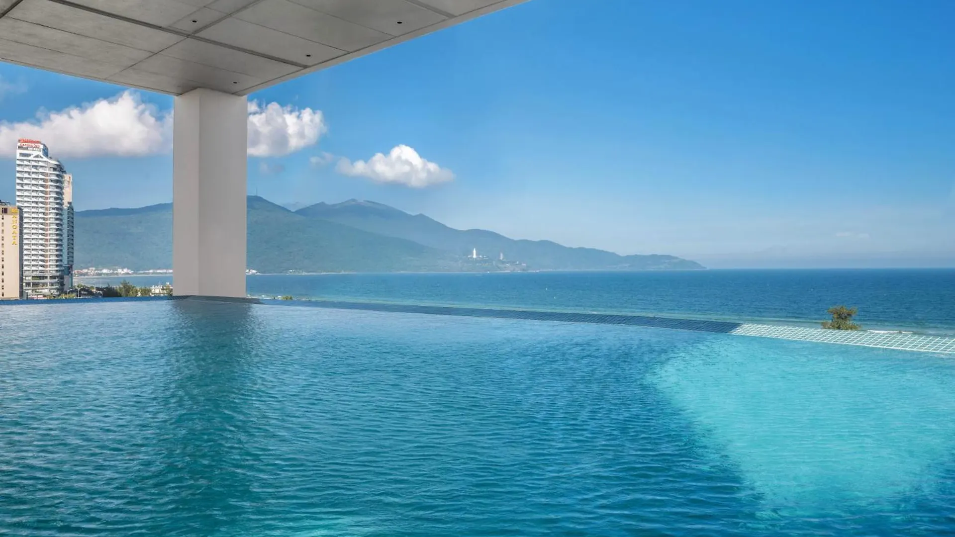 Awaken Da Nang Hotel