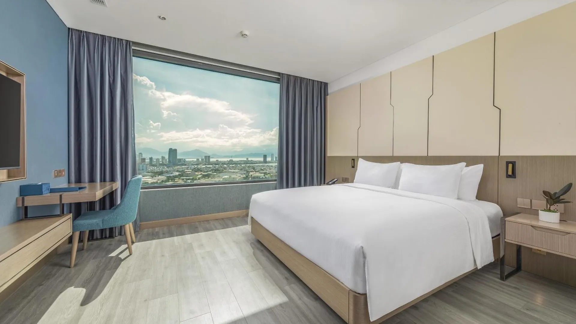 Awaken Da Nang Hotel