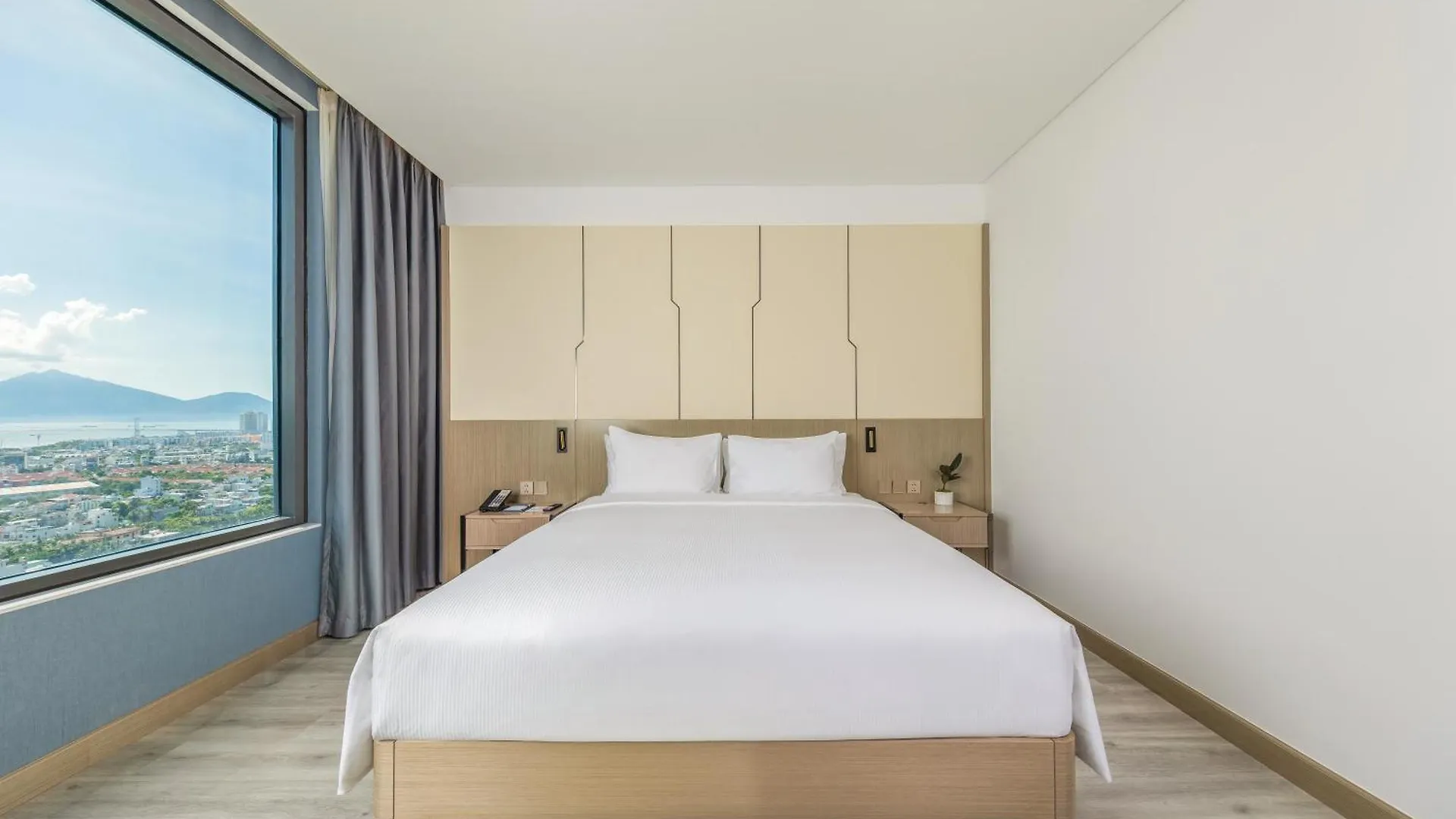 Awaken Da Nang Hotel