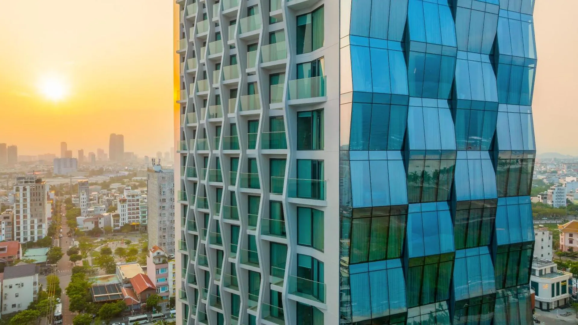 Awaken Da Nang Hotel